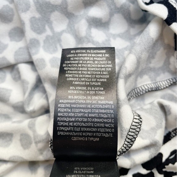 Ted Baker Top Black & White Floral Fitted Knit Blouse V Neck Women’s Size 12 - Picture 10 of 11